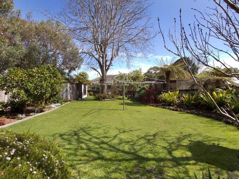 33 Leon Avenue, Rosebud VIC 3939