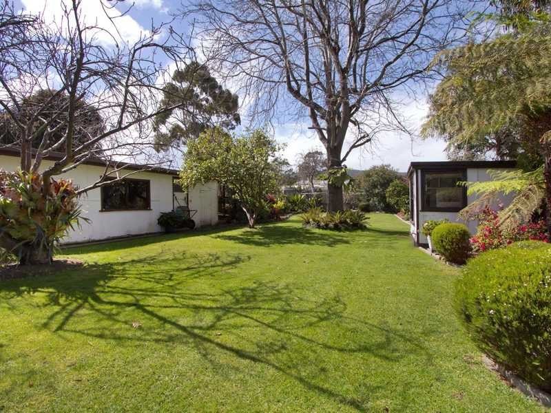 33 Leon Avenue, Rosebud VIC 3939