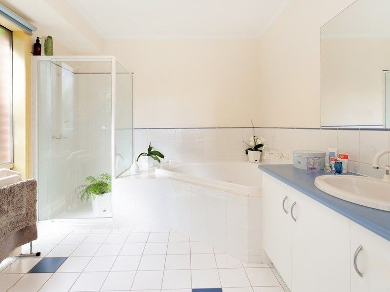 11 Paramount Crescent, Mount Martha VIC 3934