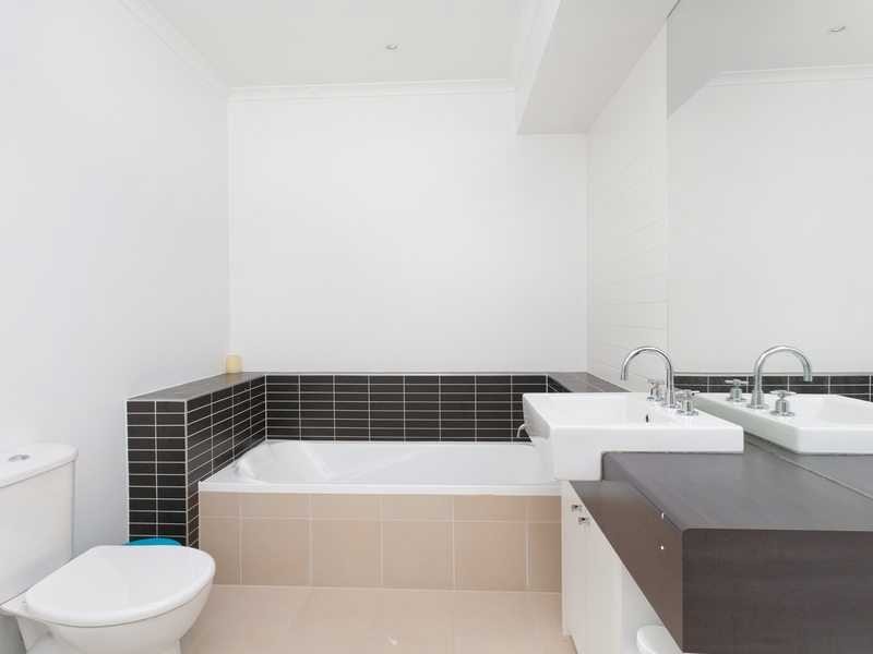 34 Evergreen Boulevard, Clayton South VIC 3169