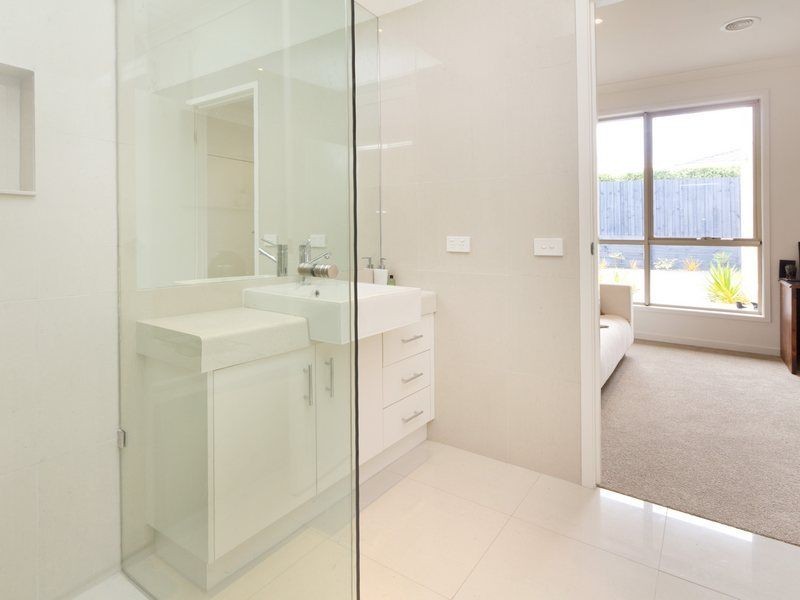 5/24 Lucerne Avenue, Mornington VIC 3931