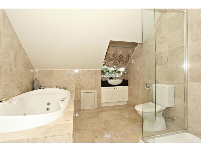 4 Mount Eliza Way, Mount Eliza VIC 3930