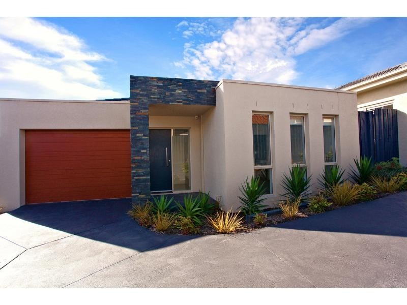 2/24 Lucerne Avenue, Mornington VIC 3931