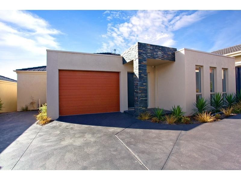 2/24 Lucerne Avenue, Mornington VIC 3931