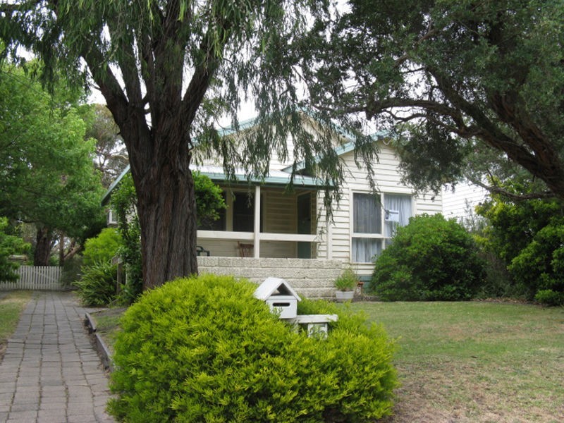 15 Mark St, Rosebud VIC 3939