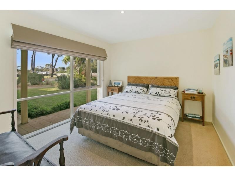 8 The Avenue, Flinders VIC 3929