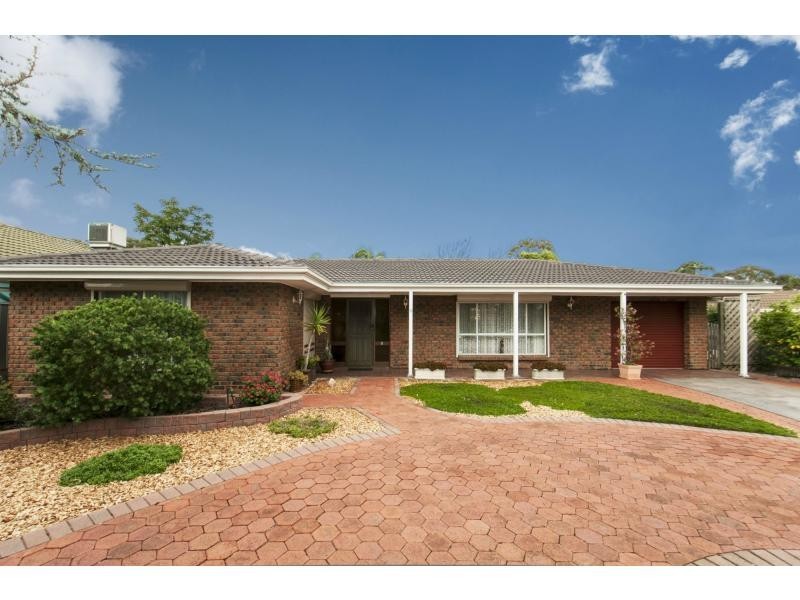 15 Moore Crescent, St Agnes SA 5097