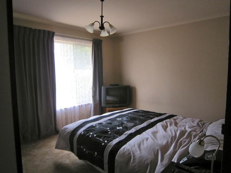 4 Plews Avenue, Valley View SA 5093