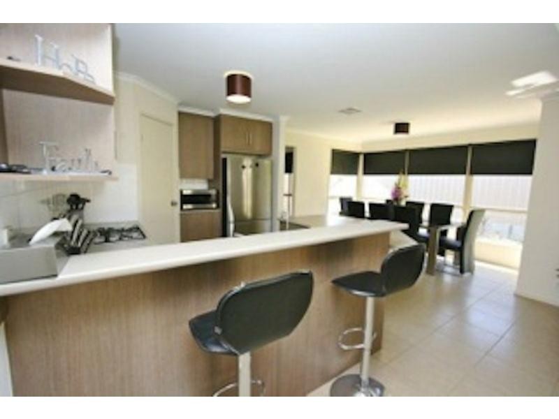 6 Sambell Court, Evanston Park SA 5116