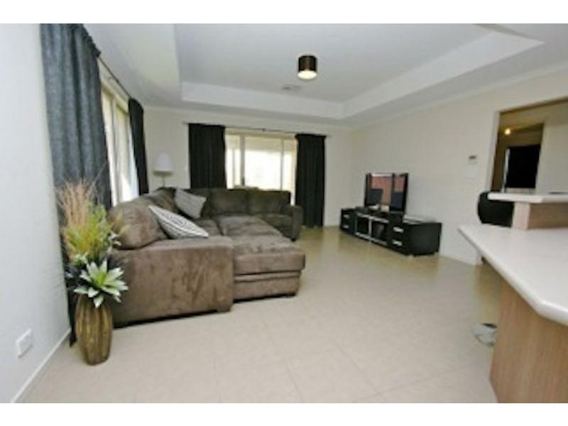 6 Sambell Court, Evanston Park SA 5116