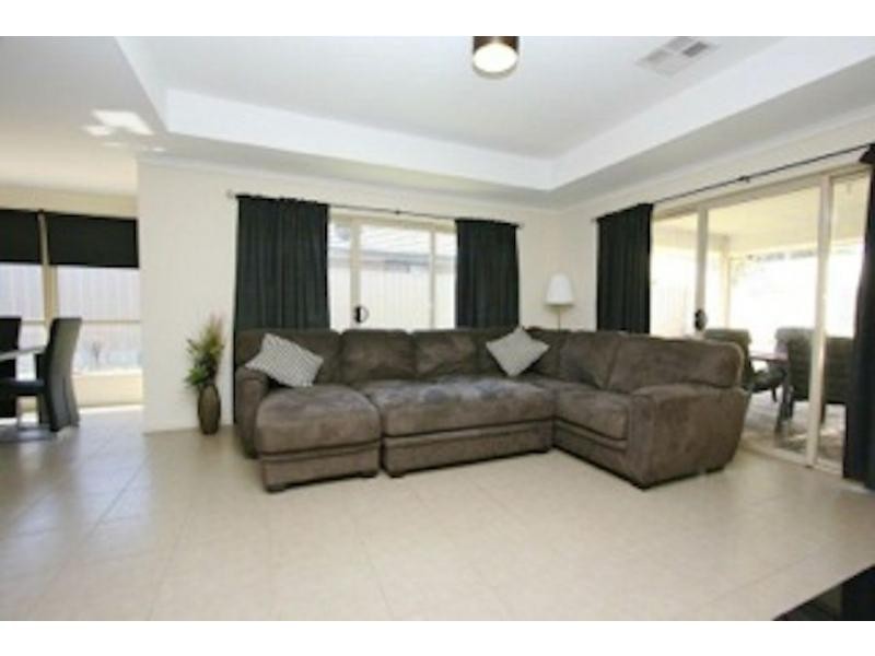 6 Sambell Court, Evanston Park SA 5116