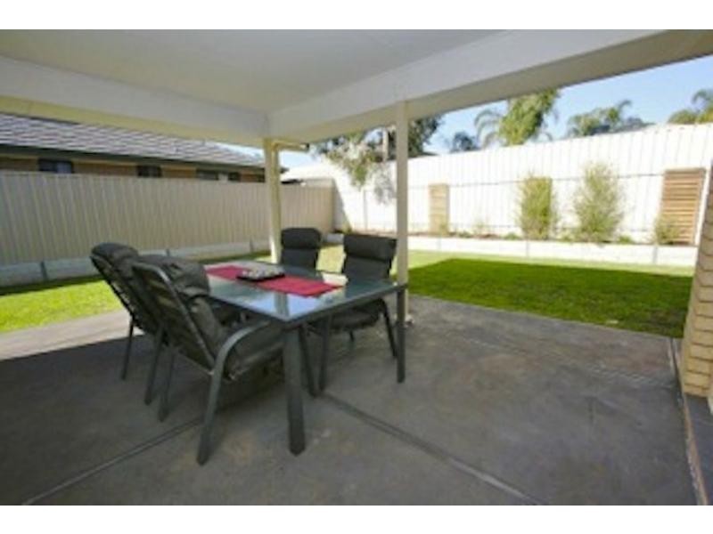 6 Sambell Court, Evanston Park SA 5116