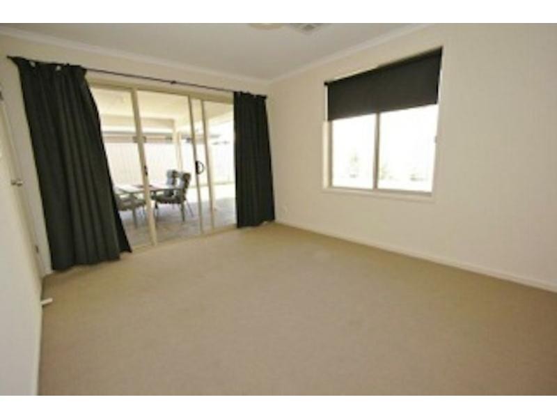 6 Sambell Court, Evanston Park SA 5116