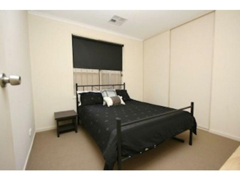 6 Sambell Court, Evanston Park SA 5116