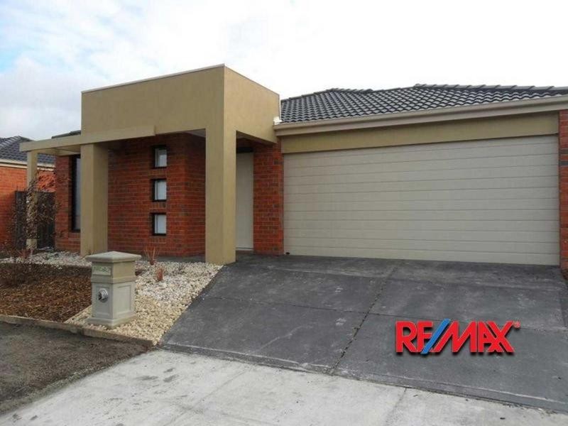 17 Boldrewood Place, Lynbrook VIC 3975