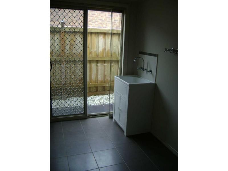 41 Charlbury Crescent, Cranbourne North VIC 3977