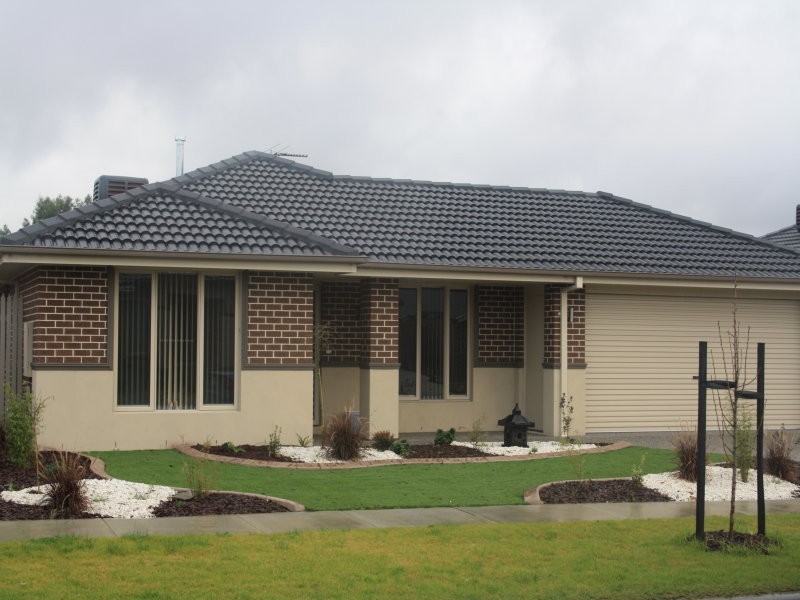 41 Charlbury Crescent, Cranbourne North VIC 3977