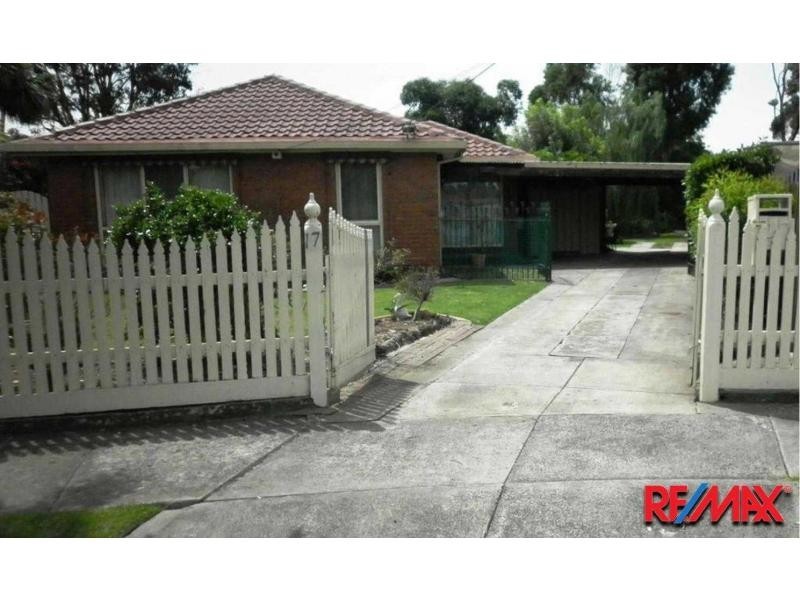17 Garnet Court, Hampton Park VIC 3976