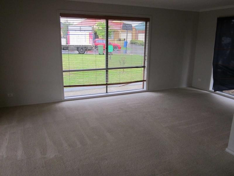 16 Fetlock Lane, Cranbourne East VIC 3977