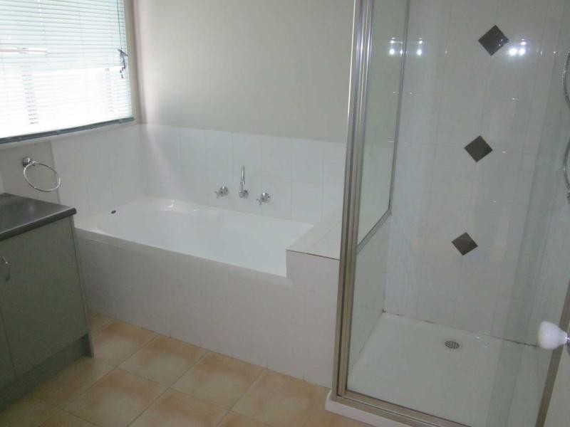 16 Fetlock Lane, Cranbourne East VIC 3977