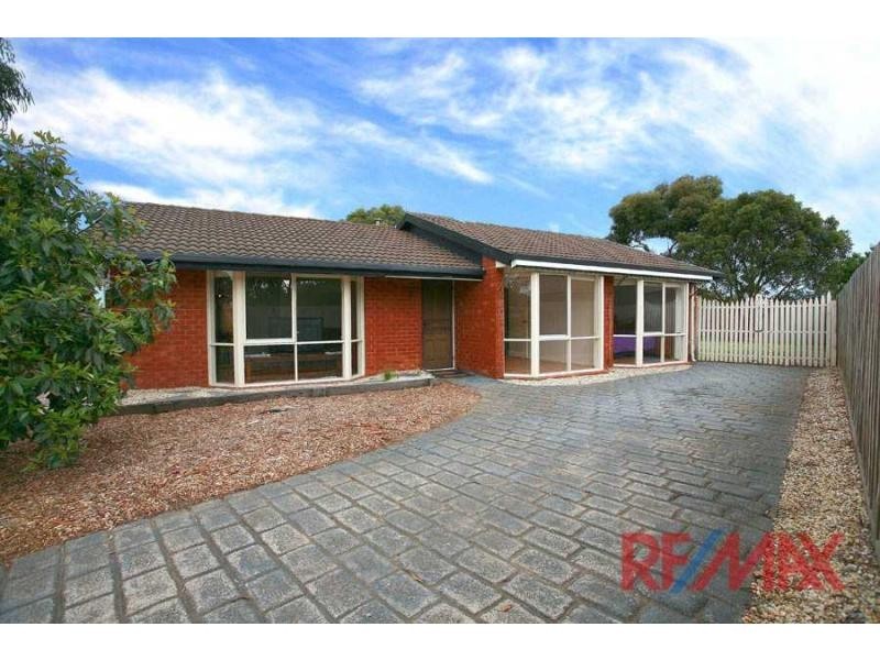 40 Gipps Crescent, Cranbourne VIC 3977