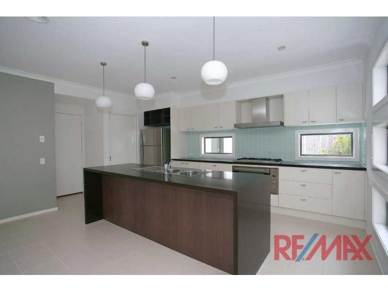 11 Brookwater Parade, Lyndhurst VIC 3975