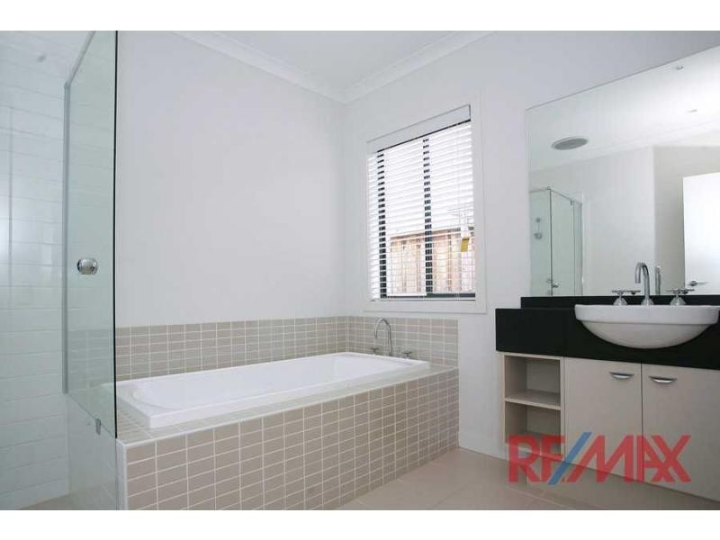 11 Brookwater Parade, Lyndhurst VIC 3975