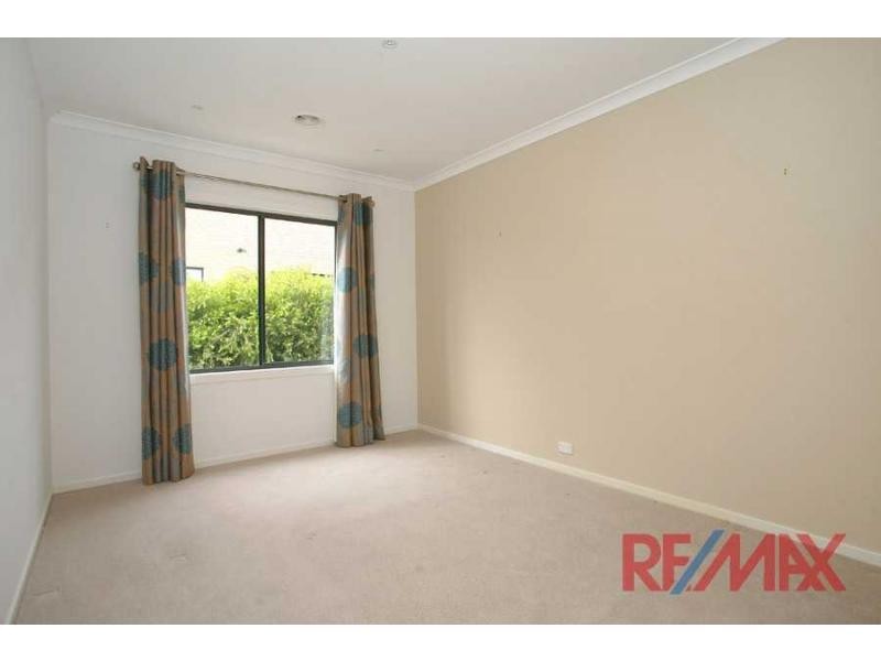 11 Brookwater Parade, Lyndhurst VIC 3975