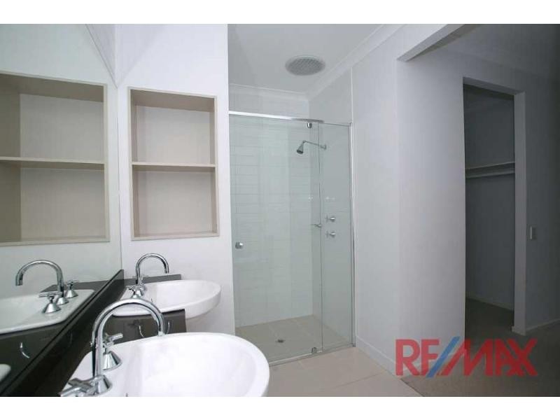 11 Brookwater Parade, Lyndhurst VIC 3975