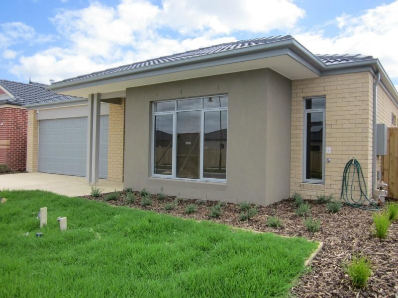 51 Charlbury Crescent, Cranbourne North VIC 3977