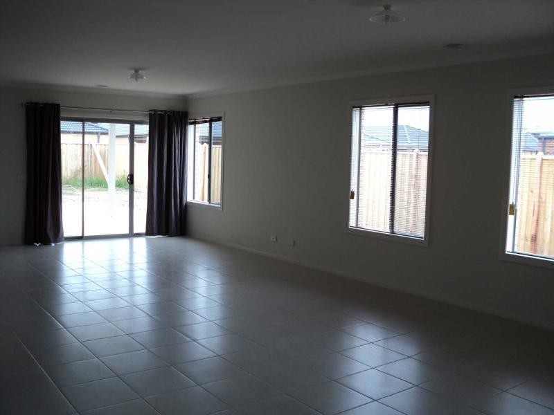 51 Charlbury Crescent, Cranbourne North VIC 3977