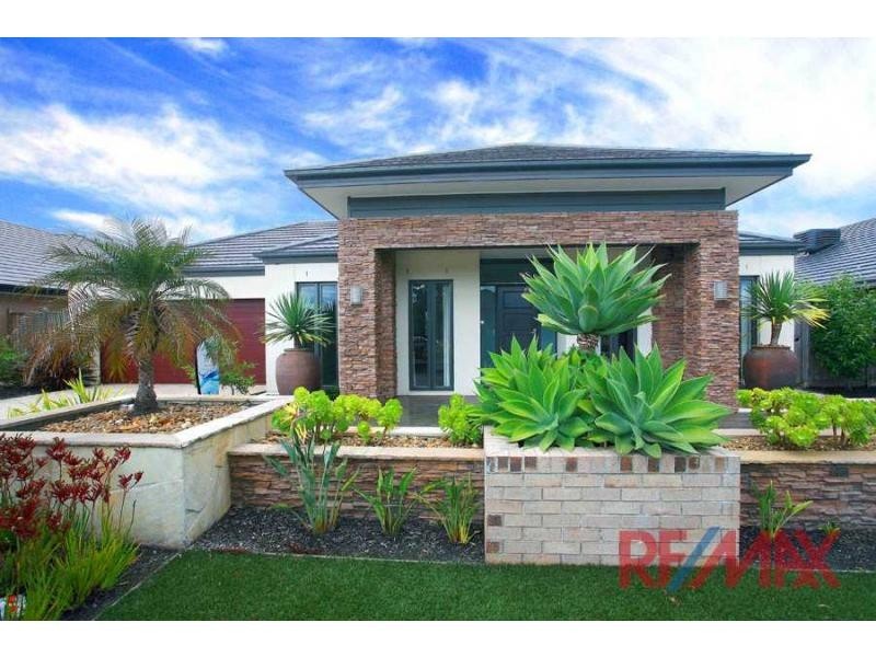 11 Brookwater Parade, Lyndhurst VIC 3975