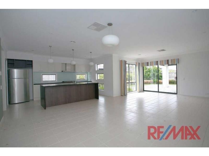 11 Brookwater Parade, Lyndhurst VIC 3975