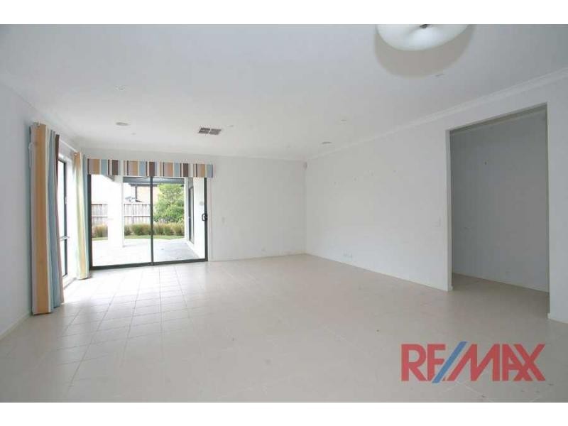 11 Brookwater Parade, Lyndhurst VIC 3975