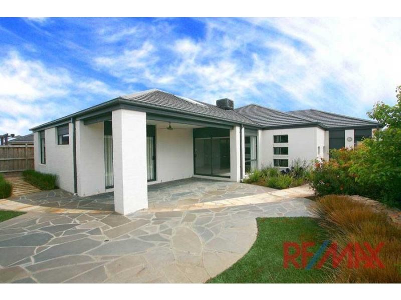 11 Brookwater Parade, Lyndhurst VIC 3975