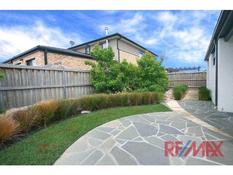 11 Brookwater Parade, Lyndhurst VIC 3975