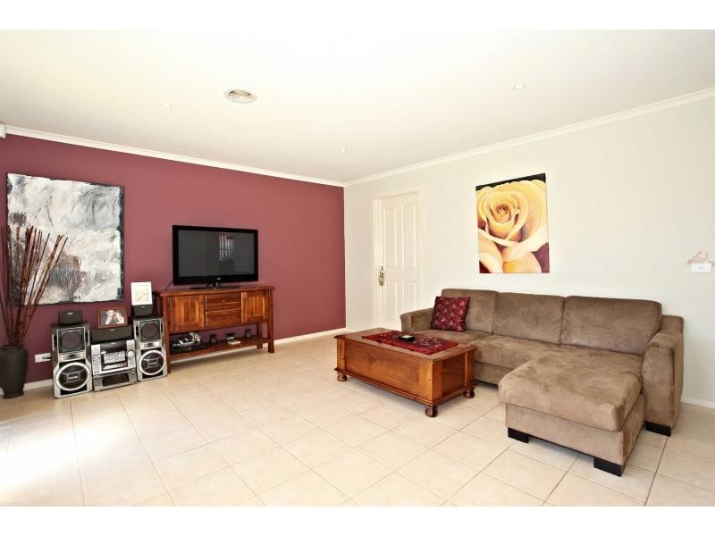 67 Golden Grove Drive, Narre Warren South VIC 3805