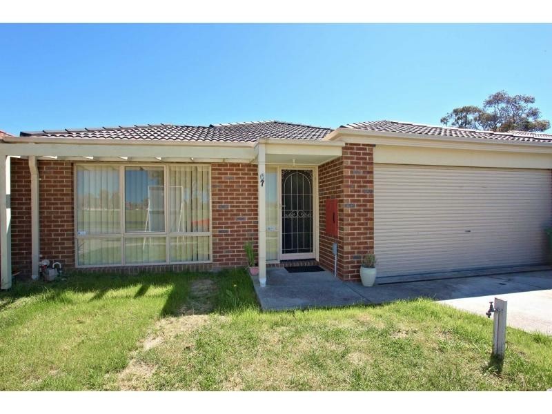 67 Golden Grove Drive, Narre Warren South VIC 3805