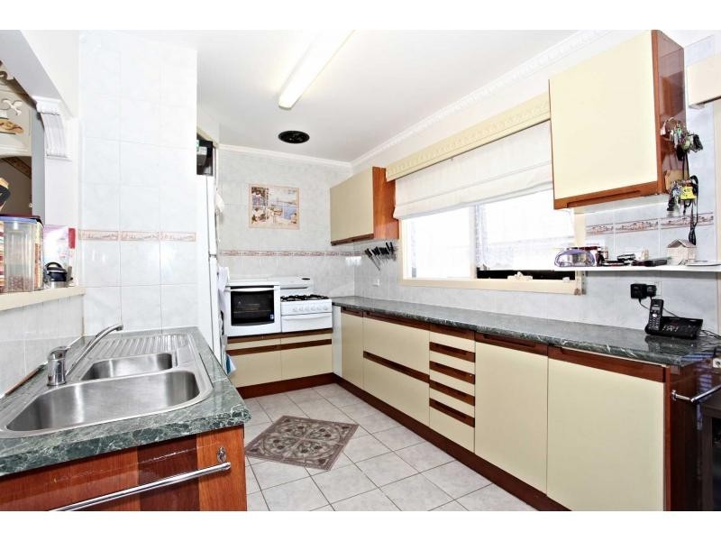 4 Glenwood Court, Cranbourne VIC 3977