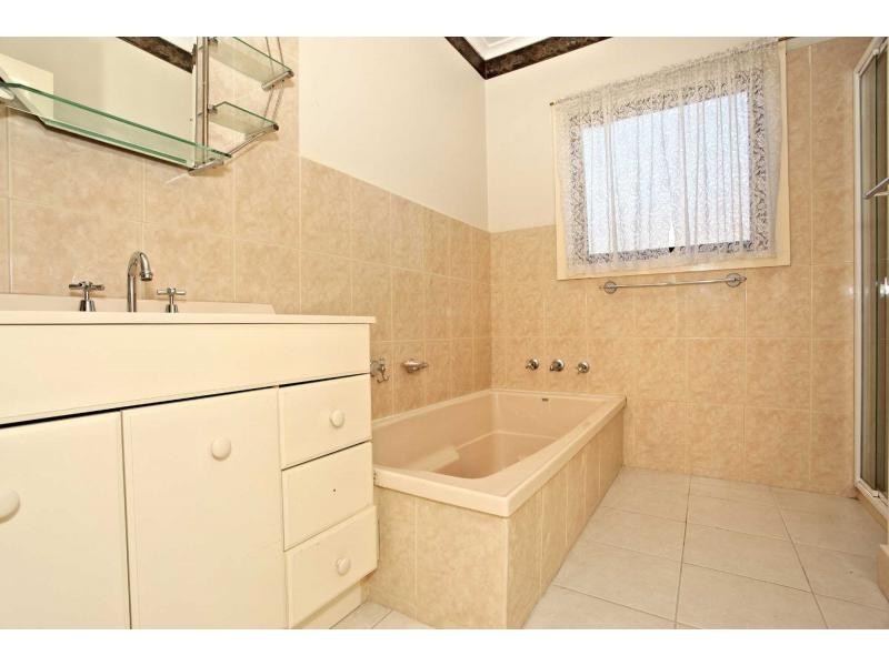 4 Glenwood Court, Cranbourne VIC 3977