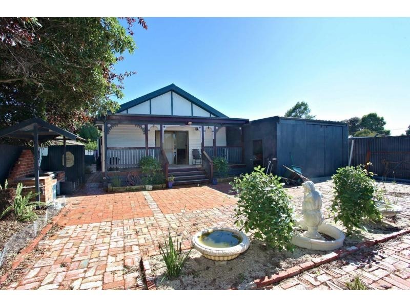 4 Glenwood Court, Cranbourne VIC 3977