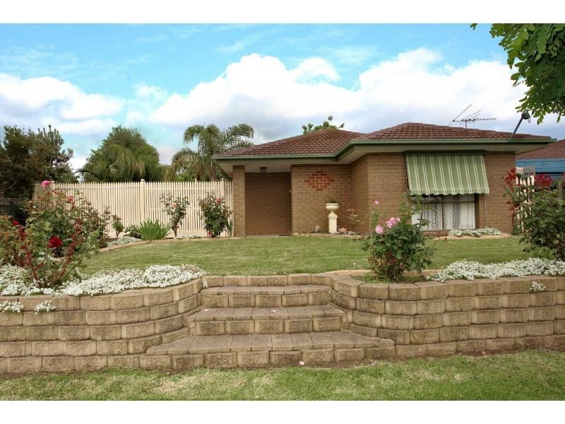 3 Caroline Crescent, Cranbourne VIC 3977