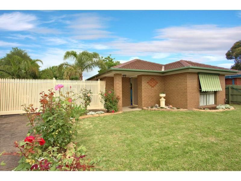 3 Caroline Crescent, Cranbourne VIC 3977