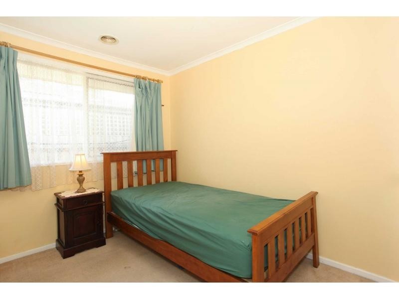 3 Caroline Crescent, Cranbourne VIC 3977