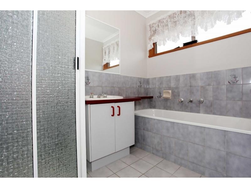 Unit 1/6 Hazlitt Court, Cranbourne VIC 3977