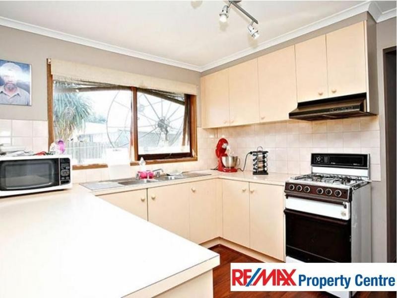 5 Ayres Close, Cranbourne VIC 3977