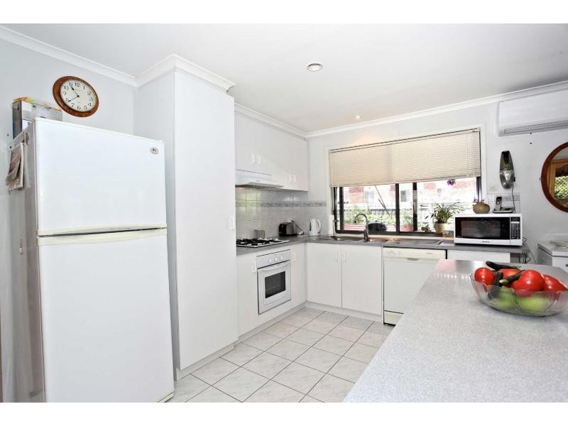 8 Dunmore Court, Cranbourne VIC 3977