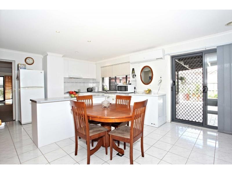 8 Dunmore Court, Cranbourne VIC 3977