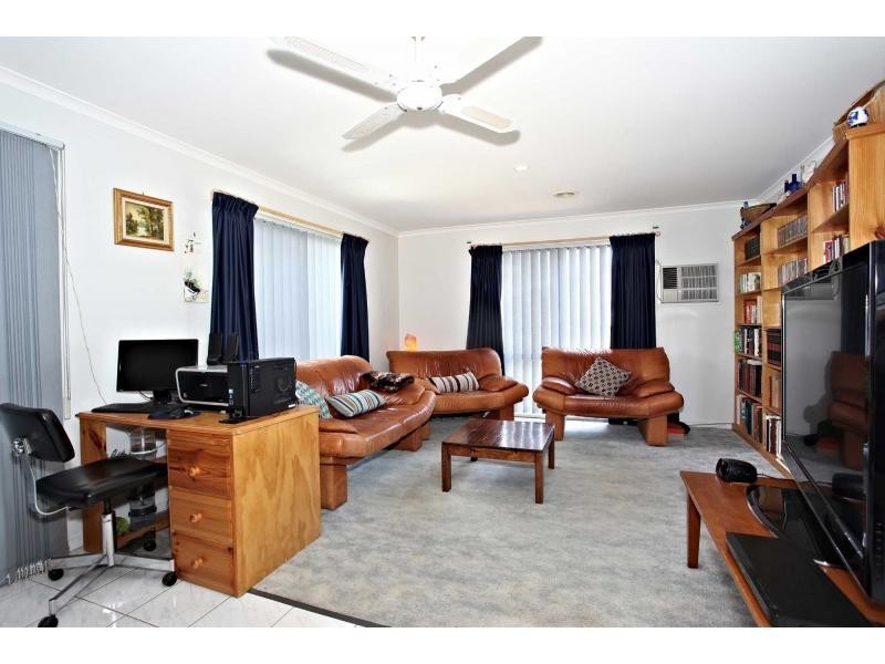 8 Dunmore Court, Cranbourne VIC 3977