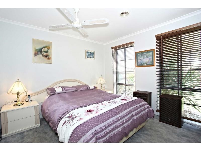 8 Dunmore Court, Cranbourne VIC 3977